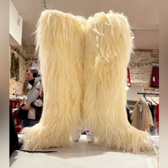 Chanel Icicle Heel Fantasy White Furry Yeti Mukluks Boots EU 39.5 US 8.5 FW 2010 - Picture 11 of 14